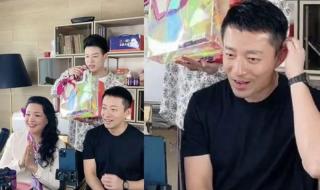 汪小菲离婚后首现身